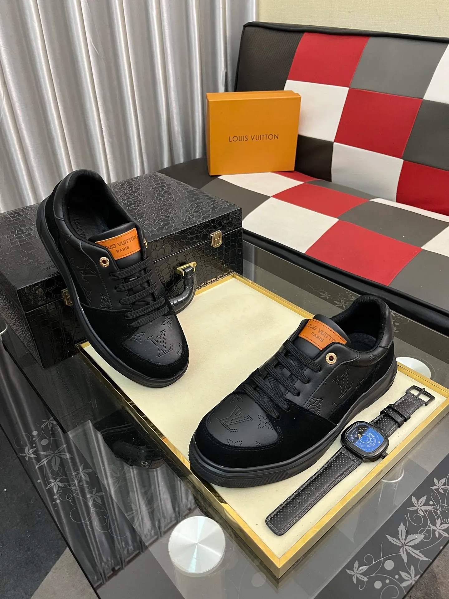 Men's Men's Shoes 💰420⌚️⌚️LV Louis Vuitton. The latest trendy casual shoes are popular in physical stores in sizes 38-44. New spring and summer comfortable imported custom original cowhide, unique jacquard fabric element design. Paired with sheepskin lining, Lv original bottom, [taiyang][taiyang] high-end packaging and high quality💪Details determine the quality, you can enter and leave the counter at will, welcome to compare🇮🇹